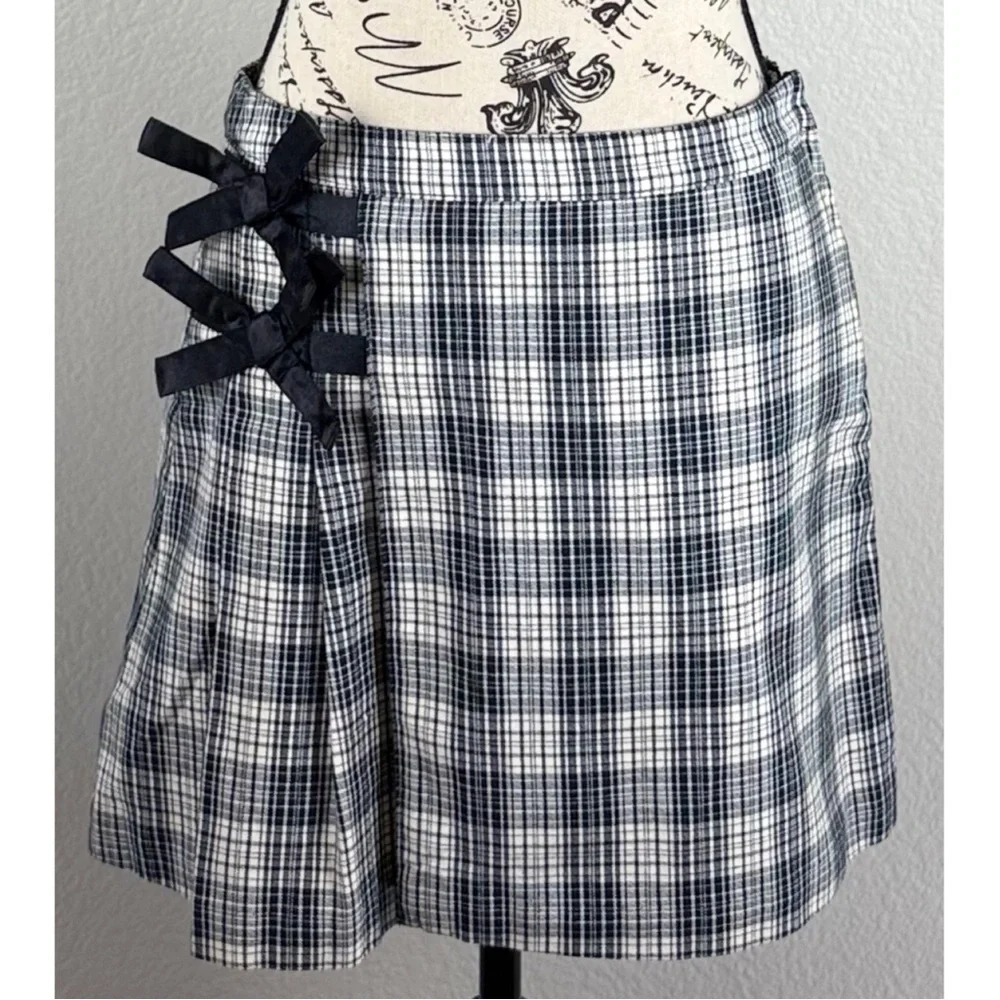 Old Navy Girls Y2K Plaid Black and White Skirt Dark Academia Preppy, size 14